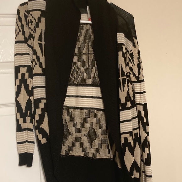 Pattern Cardigan - Picture 1 of 2